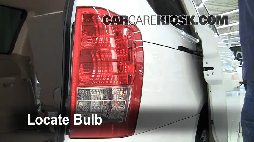 2010 Kia Sedona LX 3.8L V6 Lights Turn Signal - Rear (replace bulb)